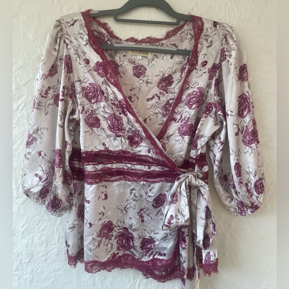SOLUTION cream / maroon silk blend 3/4 puff sleeves floral wrap top, lace; L